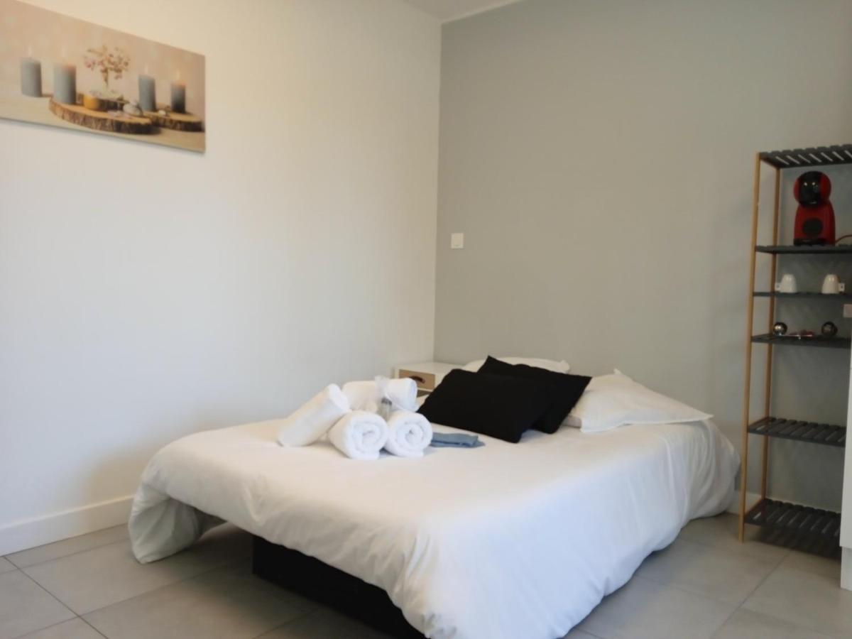 לה מאנש Studio Cosy Avec Garage Prive מראה חיצוני תמונה